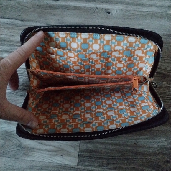 HOBO International Black Leather Zip Wallet - Picture 3 of 4